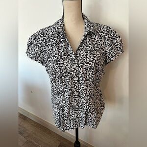 St Johns Bay Stretch allover print blouse top blue and white SZ L  button front